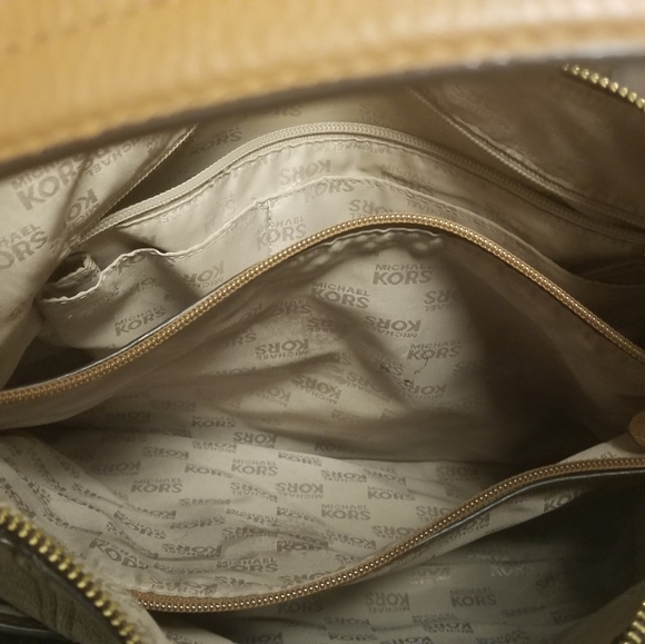 Michael Kors bag and wallet - Picture 4 of 7